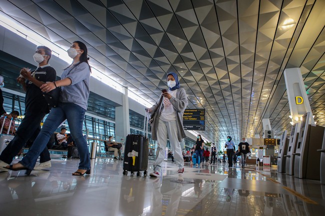 Pengamat transportasi dan epidemiolog berpendapat izin yang diberikan pemerintah terhadap ratusan TKA China sebagai bentuk ketidakkonsistenan penanganan Covid.