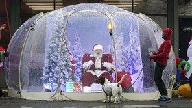 FOTO: Sambut Natal Menyapa Santa Claus di Tengah Pandemi