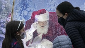 Sering Dianggap Sama, Ini Beda Sinterklaas dan Santa Claus