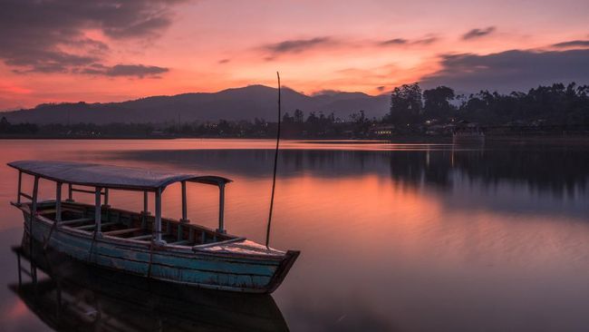 Berikut lima lokasi menatap sunset berwarna oranye di Bandung.