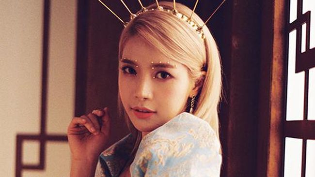 Personil girlband MAMAMOO, Solar akhirnya membuka akun Instagram menyusul langkah rekan-rekan di timnya yang lain.