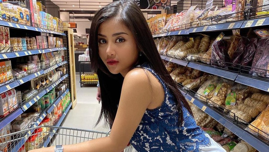 Tania Ayu Siregar, Sering Tampil Seksi Saat Makan dan Masak