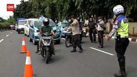 VIDEO: Petugas Hentikan Kendaraan Yang Akan Masuk Jakarta