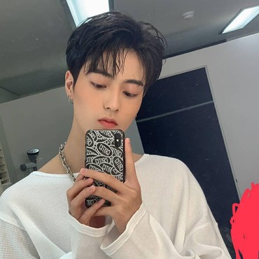 Unggah Foto Selfie, Personel TREASURE Langsung Jadi Trending