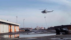 Denjaka AL Latihan Tangani Terorisme di Pelabuhan Cirebon