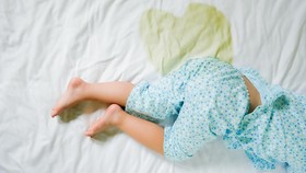 5 Cara Mengatasi Anak Mengompol