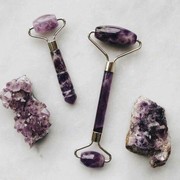 Jadi Skincare Tools yang Hype karena Bentuknya Estetik, Begini Cara Pakai Jade Roller dan Gua Sha