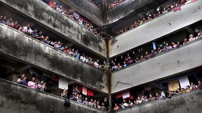 FOTO: Kasus Covid-19 di India Tembus 10 Juta