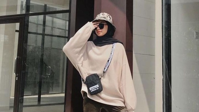 Mix and Match Outfit dengan Bucket Hat yang Bikin Penampilanmu Swag dan Kece