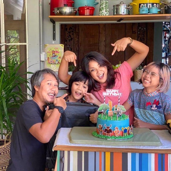 <p>Pasangan aktris dan musisi ini dikenal sebagai pasangan yang harmonis dan jauh dari kabar miring. Mereka kerap mengunggah foto bersama dengan keluarga kecilnya. Foto: Instagram Nirina Zubir</p>
