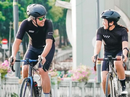 Positif COVID-19, 5 Potret Nirina Zubir & Suami yang Selalu Kompak