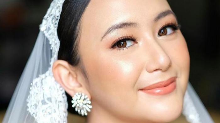 Cantiknya Dinar Amanda dengan Makeup Flawless di Hari Pernikahan Cantiknya Dinar Amanda dengan Makeup Flawless di Hari Pernikahan