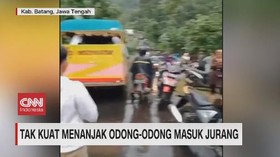 VIDEO: Tak Kuat Menanjak, Odong-odong Masuk Jurang