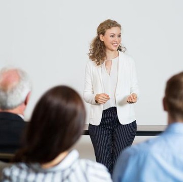 4 Tips Ini Bisa Atasi Nervous dan Takut Saat Public Speaking