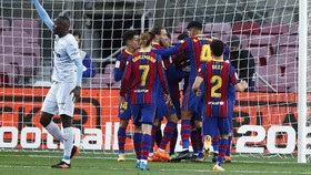 Barcelona ke Final Super Spanyol, Ole Out Menggema