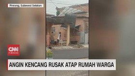 VIDEO:Detik-detik Angin Kencang Rusak Atap Rumah Warga
