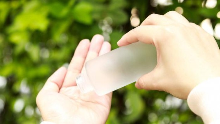 5 Hydrating Toner Lokal dengan Kelopak Bunga Asli Dalam Kemasan