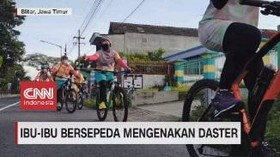VIDEO: Ibu-ibu Bersepeda Mengenakan Daster