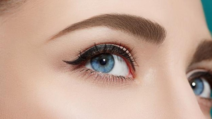 Cara Gampang Bikin Cat Eye, Semudah Ini Ternyata...