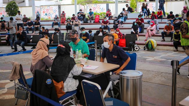 Syarat Jalan Wajib Rapid Antigen, Tarif Maksimal Rp250 Ribu Calon penumpang pesawat dan kereta wajib menunjukkan hasil rapid test antigen selama libur Natal dan Tahun Baru. Biaya paling mahal Rp250 ribu.