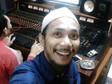 img-title 3 Pekerjaan yang Dijalani Norman Kamaru demi Bisa Ngetop Lagi