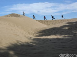 Bukan di Gurun Sahara, Ini Hamparan Pasir di Pantai Oetune di NTT