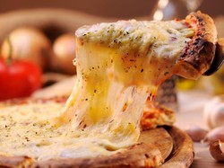 7 Topping Pizza Teraneh di Dunia, Ada Daging Kanguru hingga Serangga!