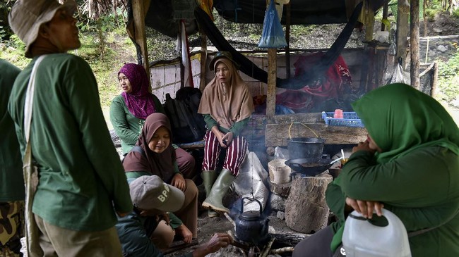 FOTO: Dedikasi Ranger Perempuan Penjaga Hutan Aceh