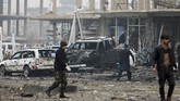 FOTO: Situasi Mencekam Serangan Bom Mobil di Afghanistan Kota Kabul Afganistan kembali diguncang serangan bom mobil, Minggu (20/12), berikut foto-foto situasi menceka pascaledakan.