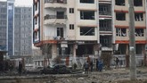 FOTO: Situasi Mencekam Serangan Bom Mobil di Afghanistan Kota Kabul Afganistan kembali diguncang serangan bom mobil, Minggu (20/12), berikut foto-foto situasi menceka pascaledakan.