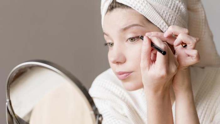 Inilah 5 Eyeliner Jepang yang Belum Pernah Kamu Dengar