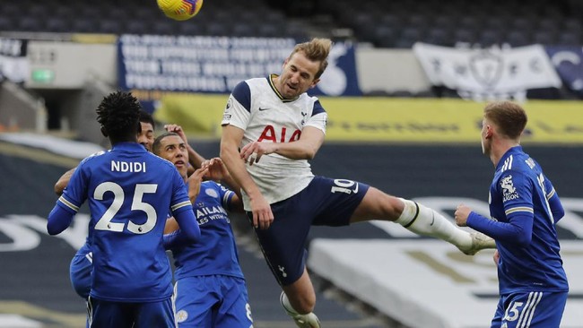 Penyerang Tottenham Hotspur, Harry Kane, absen latihan di tengah rumor transfer yang mengaitkannya dengan juara Liga Inggris, Manchester City.