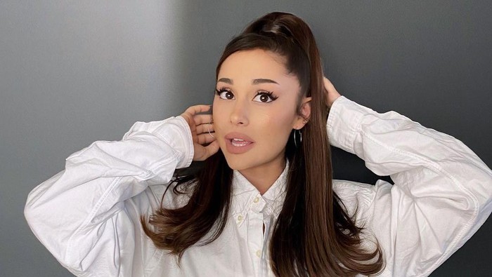 Ariana Grande Umumkan Pertunangannya dengan Sang Kekasih Dalton Gomez