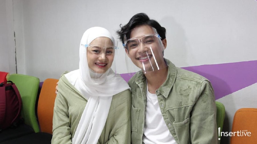 Dinda Hauw dan Rey Mbayang