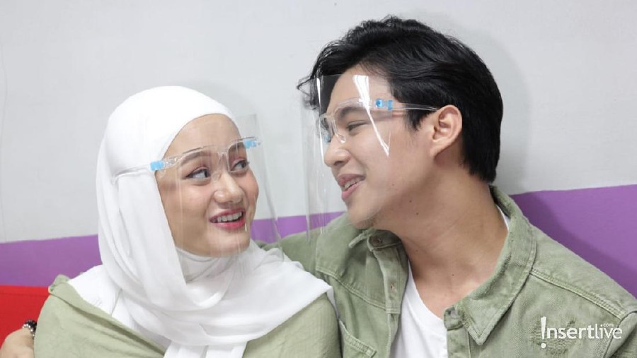 Dinda Hauw dan Rey Mbayang