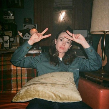 Foto Perdana Elliot Page Usai Ngaku Transgender, Rahang Jadi Sorotan