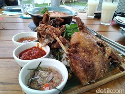 GIOI : Sedapnya Bebek Goreng Premium dan Lodeh Salmon di Resto Instagramable