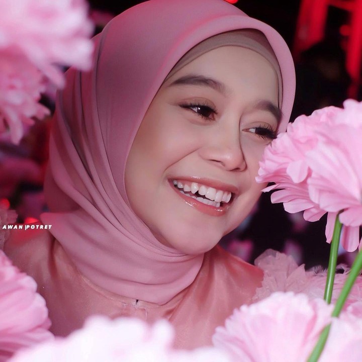 <p>Kecantikan Lesti nampak alami, terlebih dengan gigi gingsulnya yang menjadi ciri khas. (Foto: Instagram @lestykejora)</p>