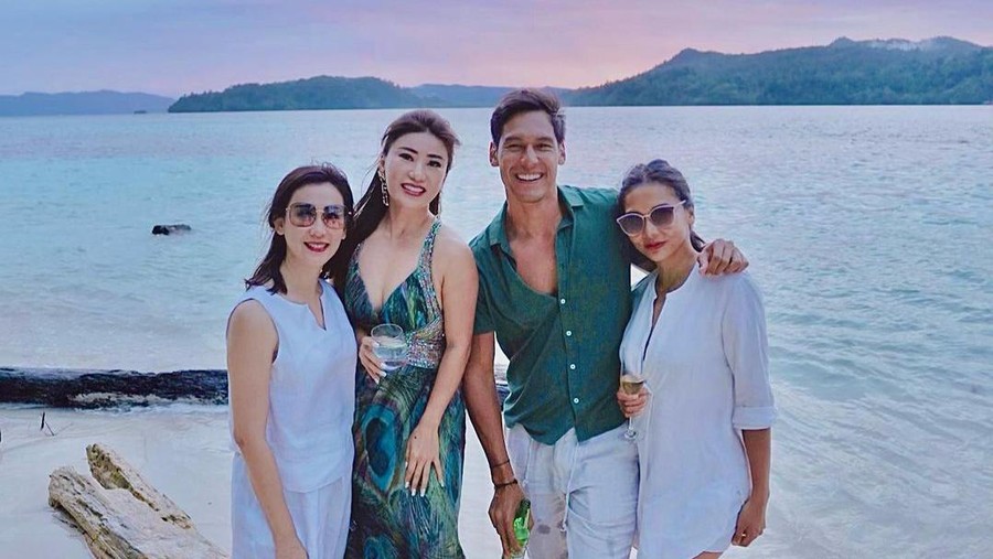 Unggahan Mey Chan yang dirangkul Richard Kyle