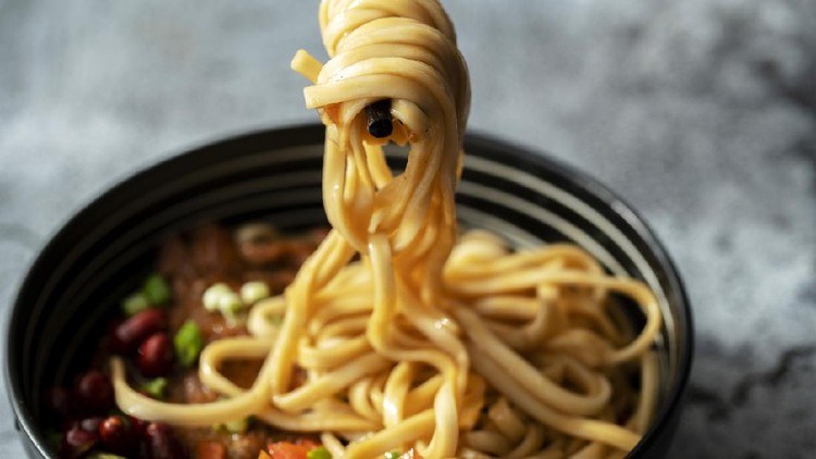 Chinese noodles with braised pork chop
