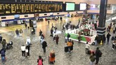 FOTO : Warga London Mudik Hindari Lockdown dan Virus Baru Sejumlah penduduk London, Inggris, tetap mudik ke luar kota sebelum penguncian wilayah diterapkan akibat mutasi virus corona.