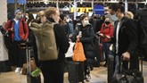 FOTO : Warga London Mudik Hindari Lockdown dan Virus Baru Sejumlah penduduk London, Inggris, tetap mudik ke luar kota sebelum penguncian wilayah diterapkan akibat mutasi virus corona.