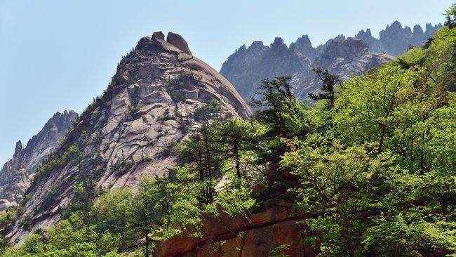 Pemerintah Korea Utara (Korut) menghancurkan hotel terapung yang merupakan simbol perdamaian, yang menjadi tempat rekonsiliasi dengan warga Korea Selatan. 