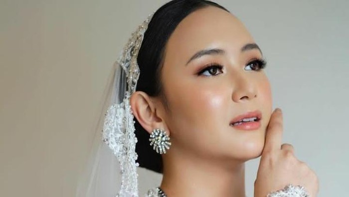 Simpel dan Elegan, Seperti Ini Detail Kebaya Pernikahan Dinar Amanda
