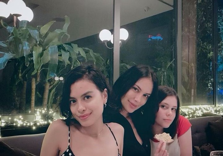 7 Potret Artis Jadi Single Mom Tangguh, Ayu Ting Ting hingga Sophia