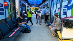 VIDEO: Antrean Tes Covid-19 Di Bandara Soetta Membludak
