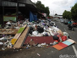 Potret Tumpukan Sampah di Yogya, Imbas TPST Piyungan Disegel Warga