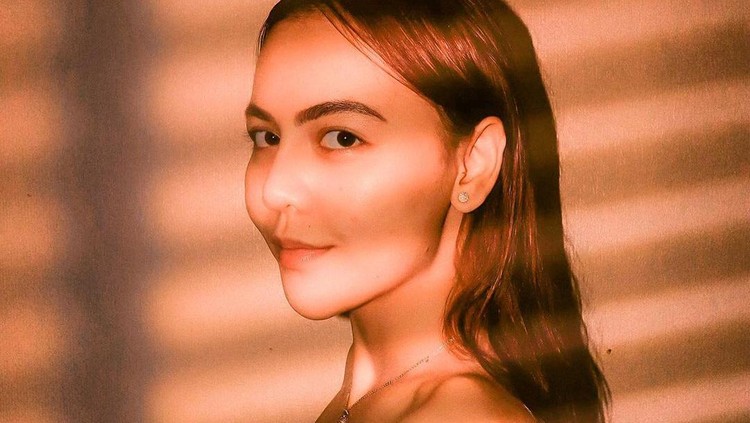 7 Potret Gaya Ratu Rizky Nabila