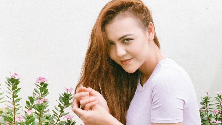 7 Potret Gaya Ratu Rizky Nabila