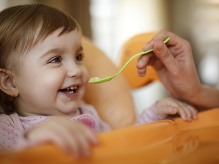 7 Do's and Don'ts Memberi MPASI Daging untuk Bayi
